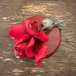 Capodimonte Made‎ in Italy Large Red Rose in its Stem
Vintage Porcelain Figurine